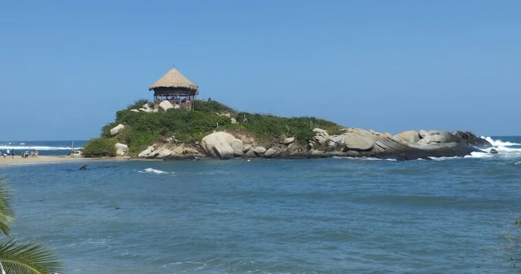 Descubre la belleza natural del Parque Nacional Tayrona en Colombia